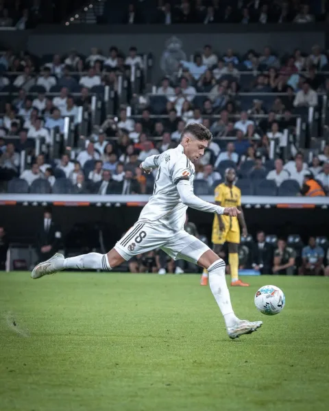 Fede Valverde Bisa Jadi Target Manchester City dengan Bandrol โฌ120 Juta, Transfer Bom Siap Guncang Pasar