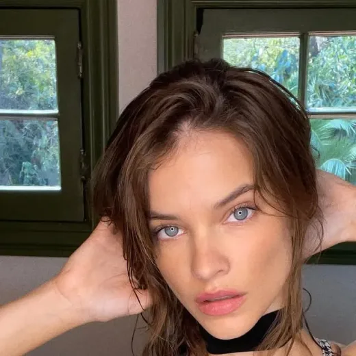 Momen Haru di Cannes: Barbara Palvin dan Dylan Sprouse Umumkan Kehamilan Anak Pertama
