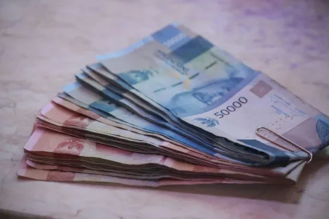 BI Naikkan Suku Bunga 50 bps Jadi 5,25%: Langkah Darurat Selamatkan Rupiah yang Terus Terjun Bebas