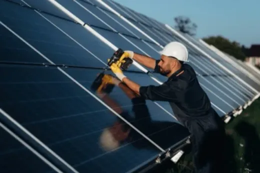Konversi Masif PLTS 100 GW: Pemerintah Bidik Penghematan Anggaran Rp73,9 Triliun dan Pangkas Impor Energi