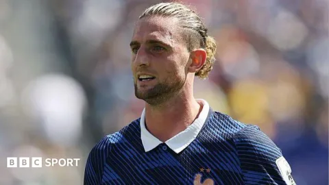 Rabiot Kritik Kualitas Rumput MetLife Stadium: Seperti Lapangan Sintetis