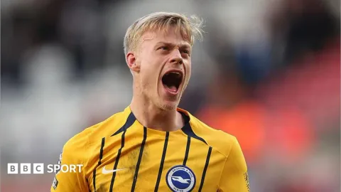 Tottenham Resmi Datangkan Jan Paul van Hecke dari Brighton dengan Mahar ยฃ52 Juta