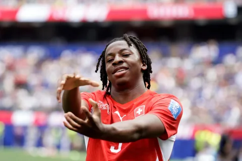 Manzambi Pahlawan Swiss: Dua Gol dalam Debut Piala Dunia yang Tak Terlupakan