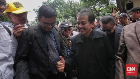 Roy Suryo Ditangkap Usai Salat Subuh, Refly Harun Protes Keras