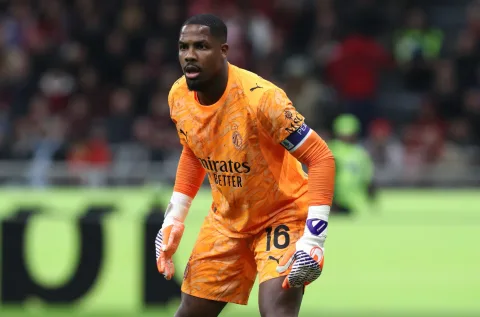 Chelsea Makin Serius Incar Mike Maignan, Masa Depan Kiper AC Milan di Ujung Tanduk
