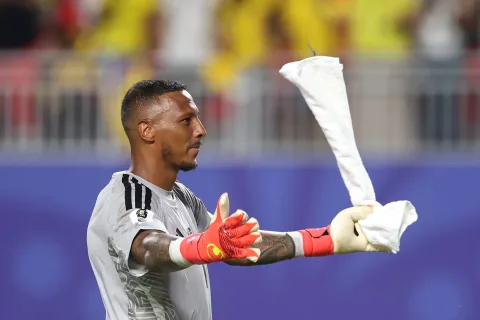 Eloy Room Ukir Sejarah di Piala Dunia 2026: 16 Penyelamatan Samai Rekor Tim Howard