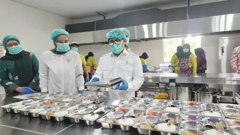 Program Makan Bergizi Gratis Depok Dihentikan Sementara, Ratusan Pekerja Dapur Dirumahkan