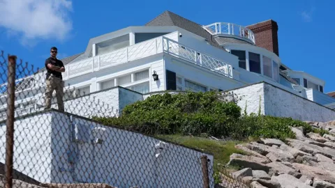 Spekulasi Pernikahan Taylor Swift: Tenda di Rhode Island Picu Kegaduhan, Warga Lokal Anggap Biasa