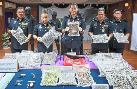 RM1,76 Miliar Ganja Digagalkan: Dua Saudara di Terengganu Jadi Kurir Internasional