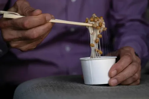 Natto, Superfood Fermentasi Jepang yang Memecah Belah Selera Global