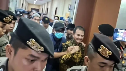 Roy Suryo dan Dokter Tifa Serahkan Diri ke Kejari Jaksel, Teriak Takbir