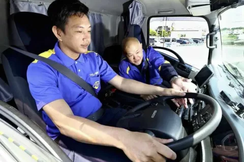Jepang Andalkan Sopir Asing untuk Selamatkan Logistik dari Krisis Tenaga Kerja