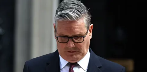 Keir Starmer Lengser: Kegagalan Visi di Tengah Gelombang Populisme