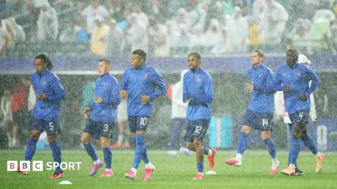 Badai Tunda Laga Prancis vs Irak Selama Dua Jam, Mbappe Cetak Dua Gol di Penampilan Ke-100