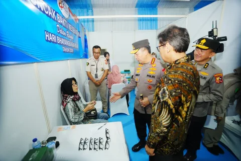 Kapolri Resmikan RS Bhayangkara Jombang dan Luncurkan Kartu Kesehatan Khusus Buruh