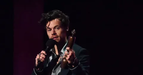 Harry Styles di Wembley: Kebijakan Botol Minum Dilonggarkan, Sunscreen Gratis Disiapkan