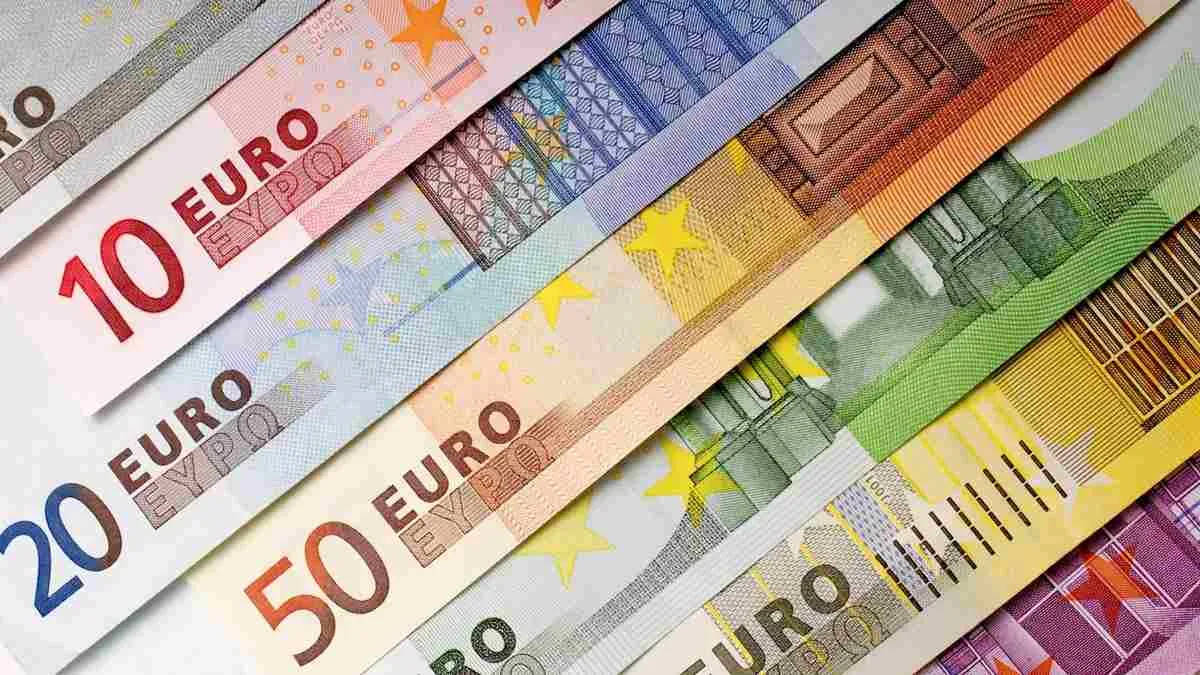 Euro Merosot ke Level Terendah Setahun, Data PMI Zona Euro Kian Suram
