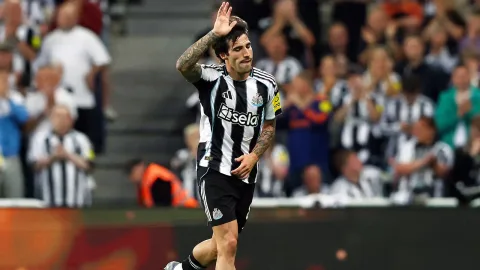 Newcastle Incar Gelandang Muda AZ Alkmaar sebagai Pengganti Tonali