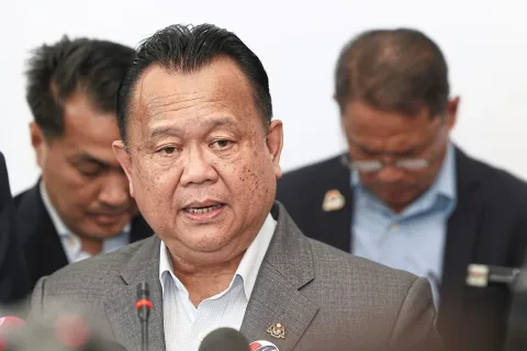 Pemerintah Malaysia Pasang 3.000 Lampu Tenaga Surya di 32 Titik Rawan Kecelakaan Tol