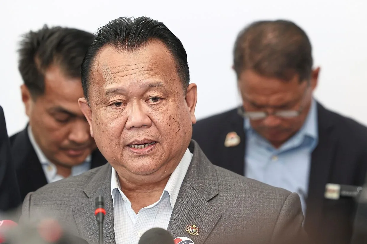 Pemerintah Malaysia Pasang 3.000 Lampu Tenaga Surya di 32 Titik Rawan Kecelakaan Tol