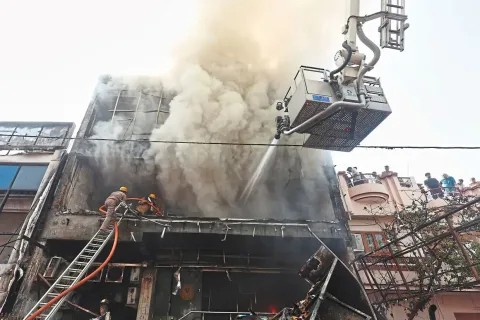Kebakaran di Pusat Bimbingan Belajar India Tewaskan 14 Orang, Kelalaian Keselamatan Kembali Disorot