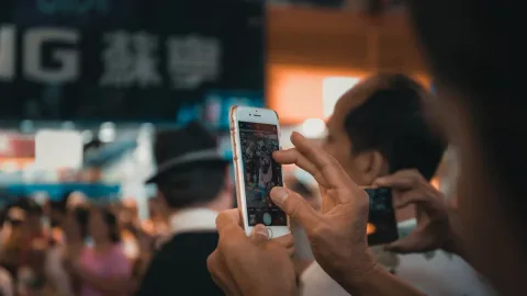 Satu Video Viral, Karier Hancur: Saat Reputasi Bergantung pada Algoritma