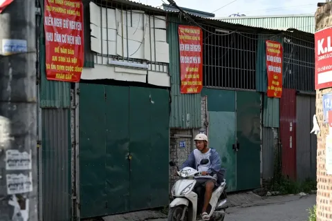 Rumah Digusur Demi Proyek Raksasa, Warga Hanoi Lawan dengan Doa dan Kaus