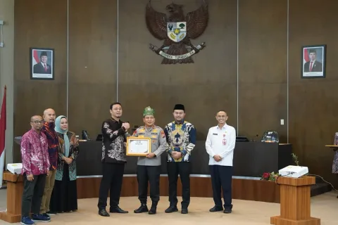 Polda Riau Borong Dua Penghargaan Keterbukaan Informasi Publik Jelang Hari Bhayangkara ke-80