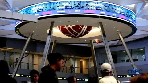 Asing Jual Saham Rp976 Miliar dalam Sehari, IHSG Terperosok ke 6.002