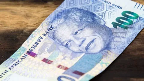 Rand Afrika Selatan Tertekan, Dolar AS Kembali Menguat: Sinyal Bahaya bagi Mata Uang Negara Berkembang