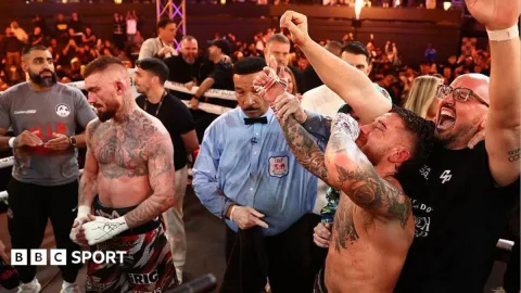Liam Paro Kalahkan Lewis Crocker, Petinju Australia Pertama Sejak Fenech yang Jadi Juara Dua Kelas