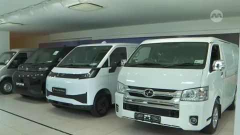 Logistik Singapura Berpacu ke Kendaraan Listrik, Truk Berat Masih Tertahan