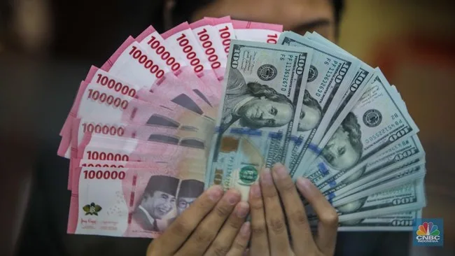 Rupiah Terus Tertekan Mendekati Rp18.000, Sinyal The Fed Hawkish Jadi Biang Kerok