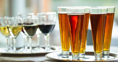 Konsumsi Alkohol Berat Mempercepat Penuaan Otak dan Risiko Alzheimer, Studi Terbaru Ungkap