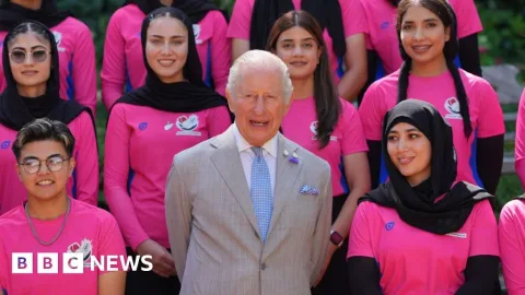 Tim Kriket Wanita Afganistan yang Dilarang Bereksistensi Dapat Dukungan Raja Charles