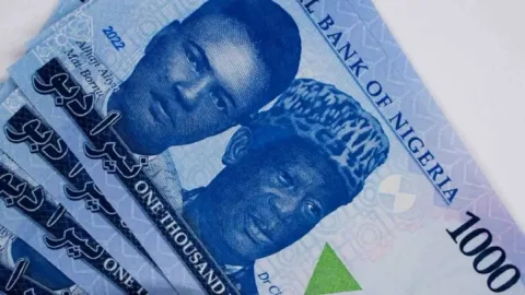 Naira Nigeria Terjun Bebas ke N1392, Krisis Likuiditas Valas Makin Parah