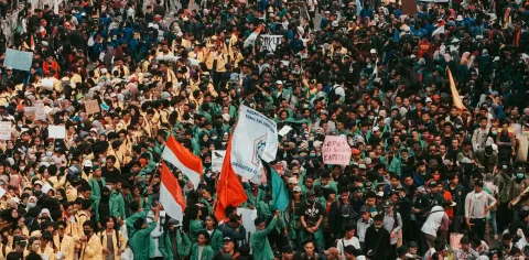 Demo Mahasiswa dan Rupiah: Antara Korelasi Semu dan Sentimen Domestik