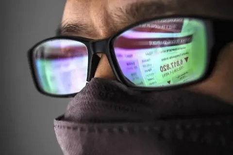 OJK Wajibkan Influencer Keuangan Kantongi Izin, Denda Rp15 Miliar Mengintai