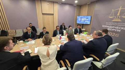 Supratman Bawa Program Posbankum Desa ke Forum Hukum St. Petersburg