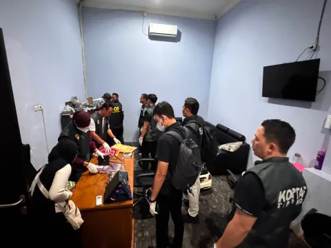 Kortastipidkor Geledah Empat Lokasi Terkait Impor Ponsel Bekas Ilegal
