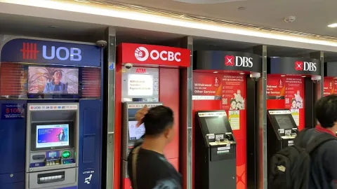 Singapura Jamin Akses Tunai untuk Lansia: ATM dan Bank dalam Radius 500 Meter dari Setiap Blok HDB pada 2027