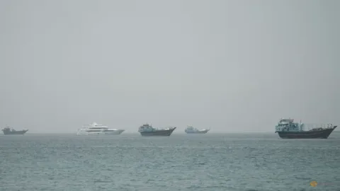 Evakuasi Pelaut di Selat Hormuz Dihentikan Sementara Usai Serangan Kapal