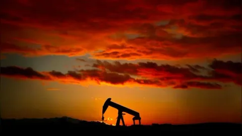 Harga Minyak Ambles Hampir 7% dalam Sepekan, Kekhawatiran Pasokan Mereda