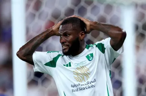 Kessie Incar Comeback ke Serie A: Juventus dan Atalanta Berebut Gelandang Gratis