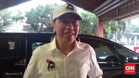 Blusukan ke Lampung, Jokowi Pakai Jaket dan Topi PSI Pemberian Kaesang