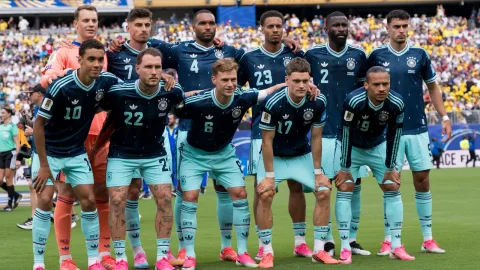 Buru Gelandang Rp1,7 Triliun, Manchester United Nego Personal Terms dengan Felix Nmecha
