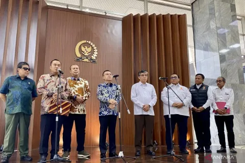Prasetyo Hadi Pimpin Satgas Mitigasi PHK: Menjembatani Pemerintah, DPR, dan Serikat Pekerja