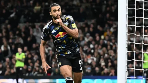 Leeds Incar Penyerang Tajam Auxerre: Ancaman Baru bagi Calvert-Lewin?