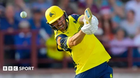 Hawks Terbang Tinggi: Hampshire Kukuhkan Posisi Puncak Usai Kalahkan Yorkshire