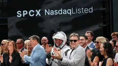 SpaceX Masuk Indeks Russell: Saham Melonjak, Valuasi Rp32.000 Triliun Mengundang Kontroversi